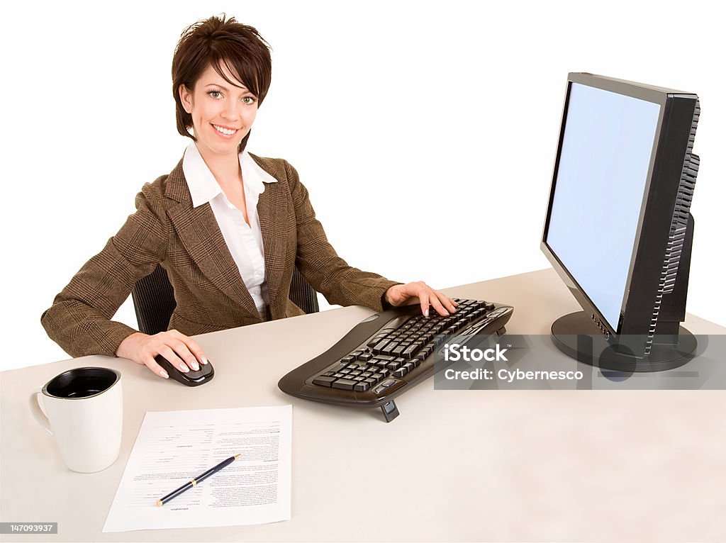 Uśmiech Biznesmenka pracy na komputerze - Zbiór zdjęć royalty-free (Biały)