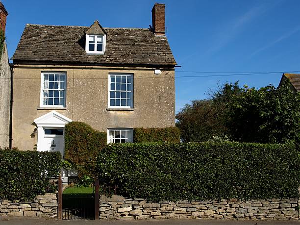 istock English Country Cottage 147094689