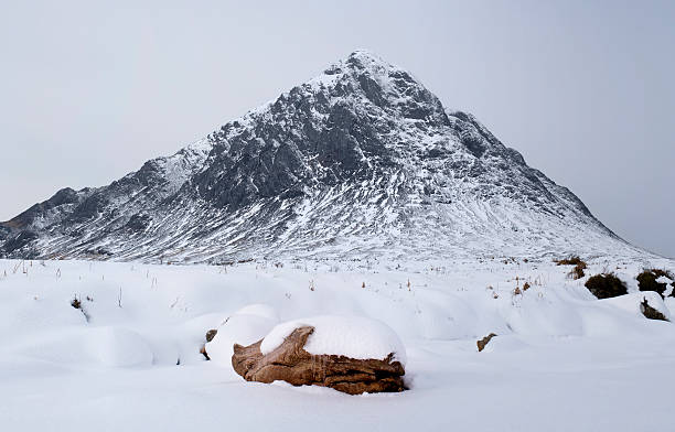 Buachaille Etive M&#242;r Buachaille Etive M&#242;r (Scottish Gaelic: Buachaille Eite M&#242;r, meaning "the great herdsman of Etive"), Taken from the frozen River Etive etive river photos stock pictures, royalty-free photos & images