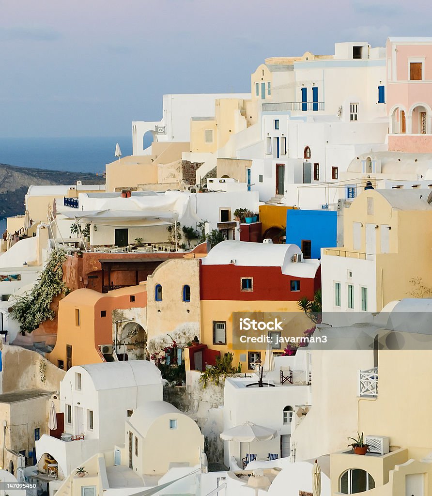 Oia village a isola di Santorini, Grecia - Foto stock royalty-free di Alba - Crepuscolo