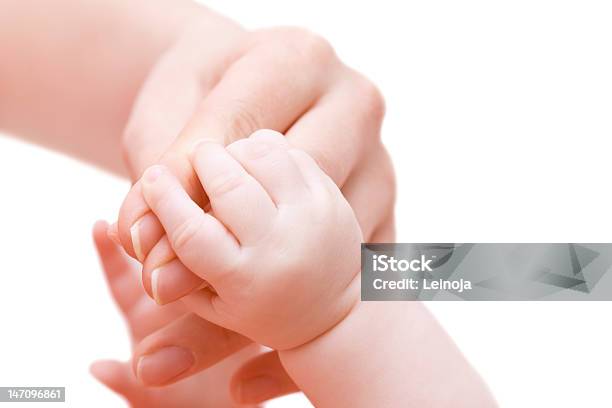 Händen Der Mutter Und Ihr Baby Stockfoto und mehr Bilder von 0-11 Monate - 0-11 Monate, Baby, Berühren