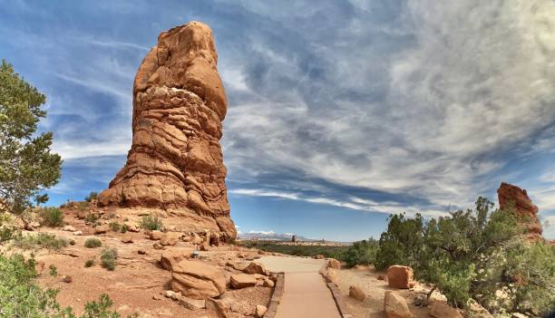 formations rocheuses de grès à panorama point, parc national des arches. - usa arches national park balanced rock colorado plateau photos et images de collection