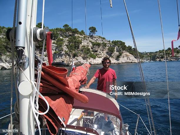 Photo libre de droit de Voilier De Croisière Au Sud De La France banque d'images et plus d'images libres de droit de Cassis - Bouches-du-Rhône - Cassis - Bouches-du-Rhône, France, Transport nautique