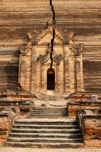 Pa Hto Taw Gyi pagoda in Mandalay, Myanmar. The Pahtodawgyi is an incomplete monument stupa in Mingun.