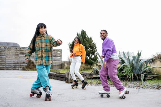 istock Playful jam skaters dancing outdoors 1470990233