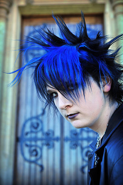 punk gótico boy - hardy fotografías e imágenes de stock