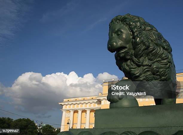 Leone Di Bronzo - Fotografie stock e altre immagini di Animale - Animale, Antico - Vecchio stile, Blu