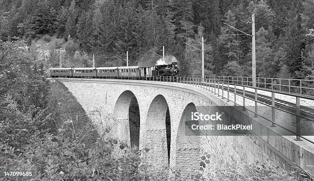 Nostalgische Zug Stockfoto und mehr Bilder von Bahngleis - Bahngleis, Bahnreisender, Balustrade