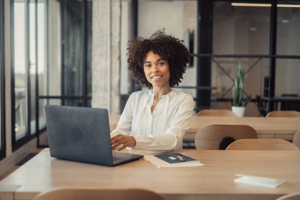 istock Beautiful woman standing in office 1470998372