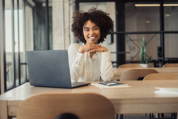 istock Beautiful woman standing in office 1470998382