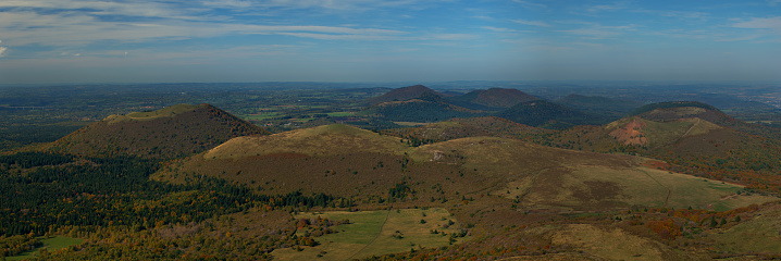 panoramic view of the chain of Puys (volcanoes) from Puy-de-Dôme, view from the Panoramique des Dômes