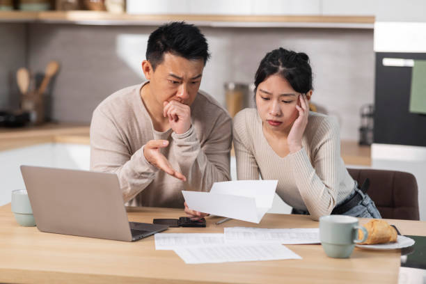 istock Unhappy asian husband and wife reading letter, kitchen interior 1471033512