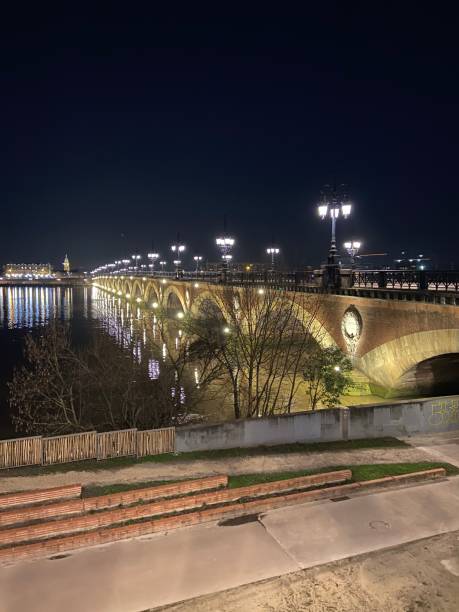 istock Pierre bridge by night at Bordeaux 1471043564