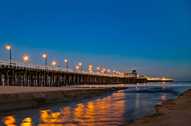 サンタクルーズカリフォルニア桟橋と反射 - healey ストックフォトと画像