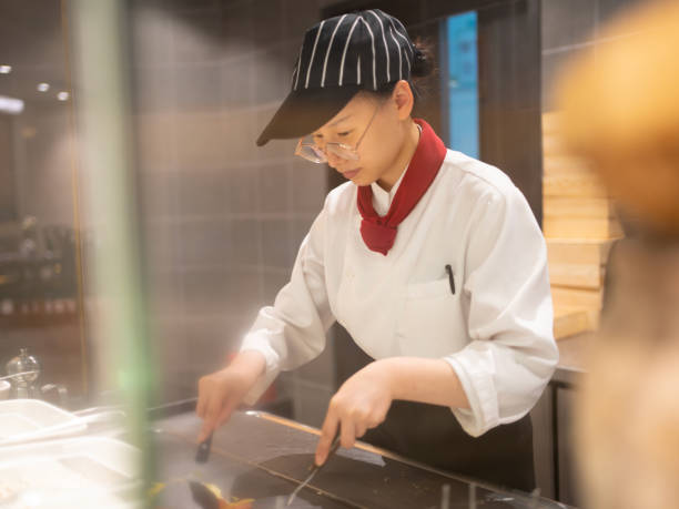istock Young female chef making an omelet 1471075381