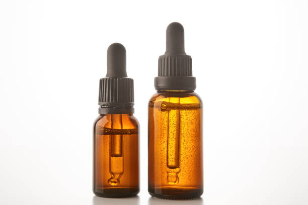 istock Glass containers of different sizes with pipettes. 1471115594