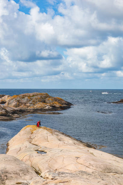 istock People on a cliff by the sea 1471130406