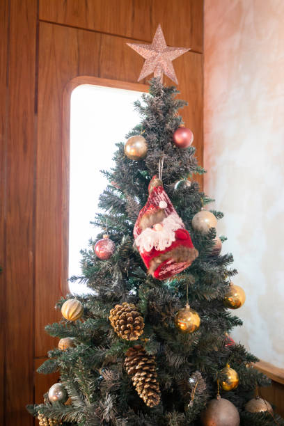 istock Street cafe with Christmas decorations 1471170095
