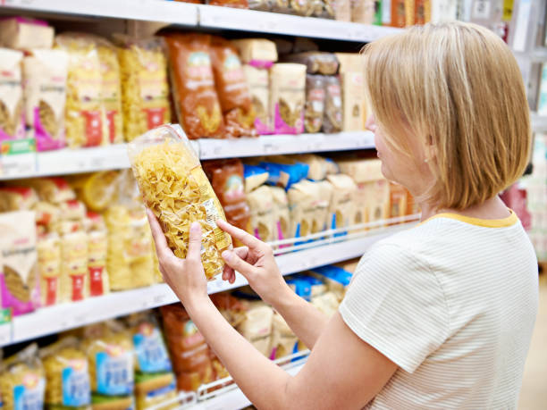 istock Woman with package pasta in shop 1471171573
