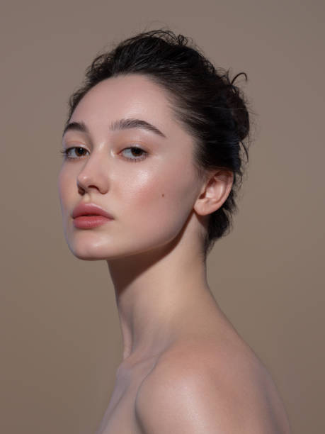 istock Beautiful natural woman 1471173384