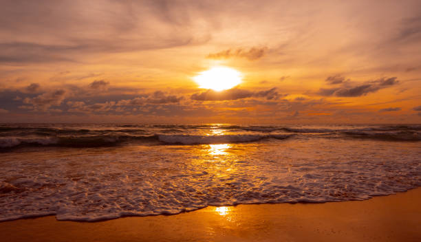 istock Sunset in the sea 1471200079