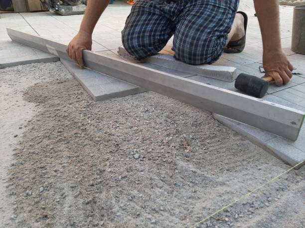 istock Laying paving slabs with a kiyanka. Use the level. A sunny summer day. 1471214164