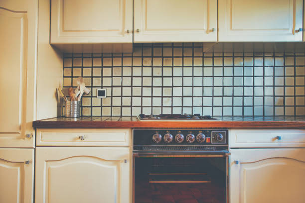 istock Vintage retro kitchen with green pattern tiles, american retro kitchen home interior design 70's 80's style close-up. retro 1471222564