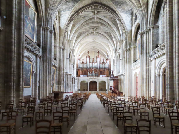 istock Inside a church at Bordeaux 1471243047