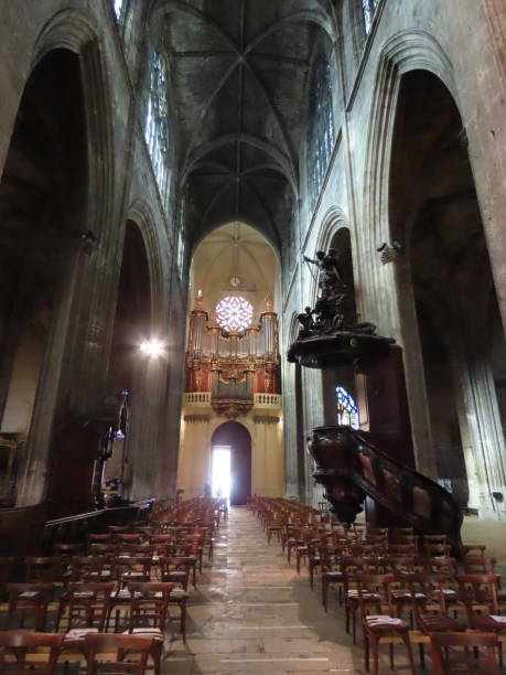 istock Inside a church at Bordeaux 1471243154