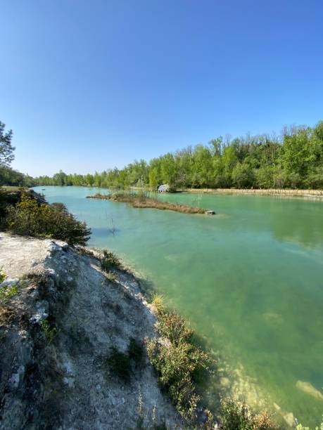 istock Green lake near Bordeaux 1471246291