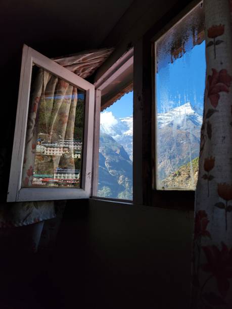 tea house in the himalaya mountains - lukla imagens e fotografias de stock