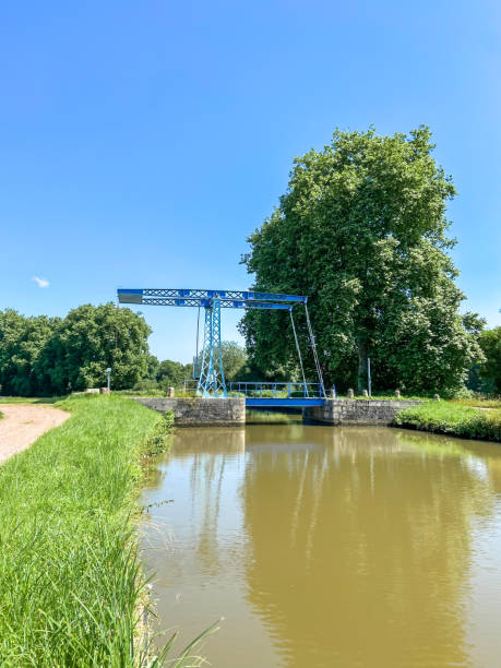 istock Waterway in Burgundy 1471271981