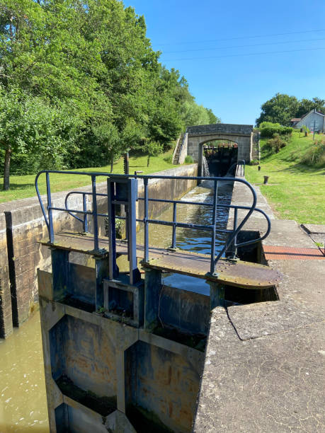 istock Waterway lock in Burgundy 1471272142