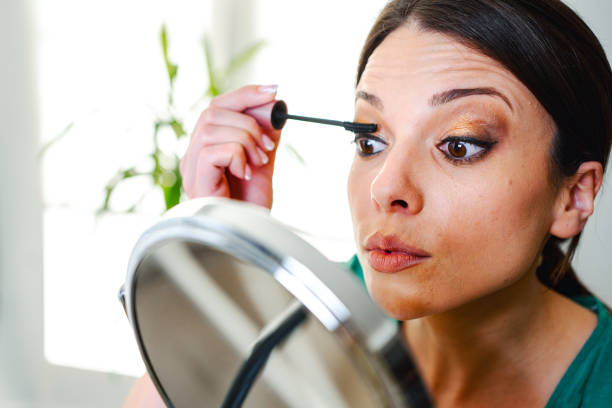 istock Beautiful woman applying mascara on her eyelashes 1471277903