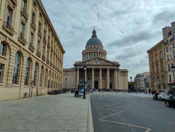 istock The city of Paris 1471293878