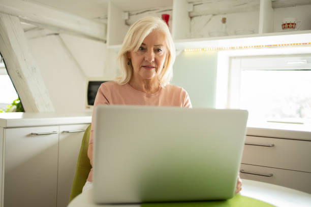 istock Woman working from home 1471298285