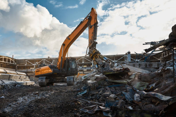 istock Excavator destroyer removes debris Building demolition 1471355490