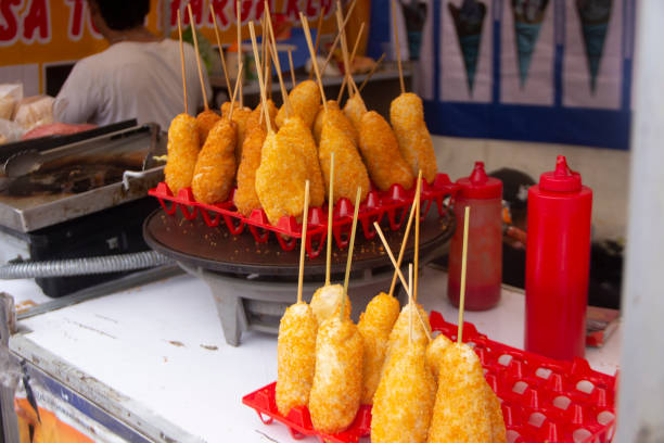 indonezyjski street food corndog - corn_dog zdjęcia i obrazy z banku zdjęć