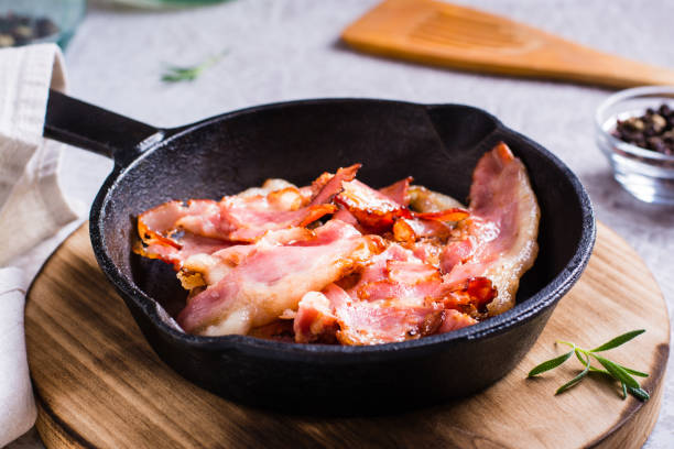 istock Fried bacon in a pan ready for dinner on the table. 1471391800