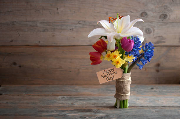 istock Mothers day gift flowers 1471408651
