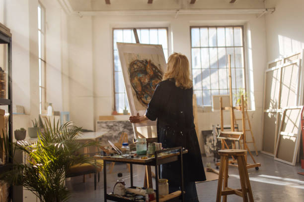 istock Female painter at art wokshop 1471420824