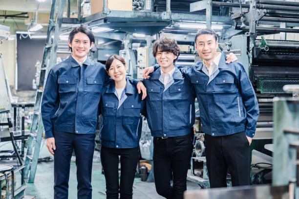 istock Factory staff shoulder to shoulder in a friendly manner 1471424224