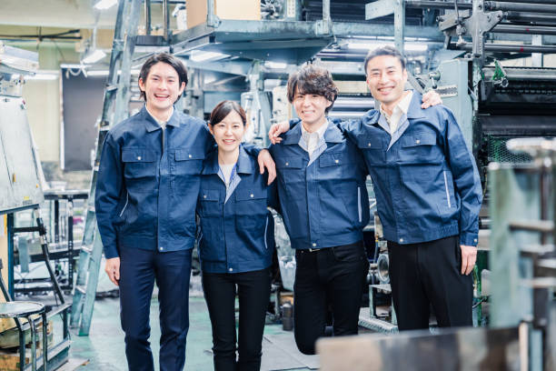 Factory staff shoulder to shoulder in a friendly manner