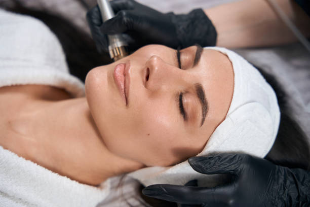 istock Beautician working in salon, doing skin resurfacing procedure 1471428356