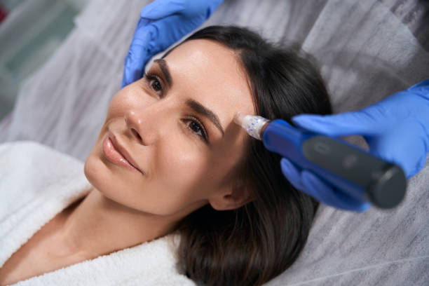 istock Top view of female holding device for microneedle mesotherapy 1471428657