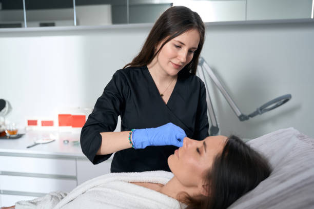 istock Medic doing face anti-aging injections in salon 1471428737