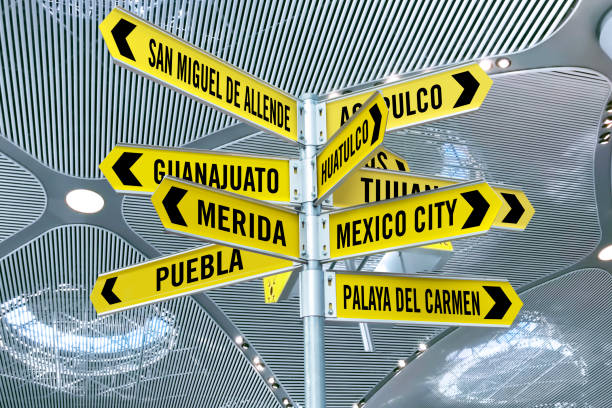 istock Mexican city signs 1471435322