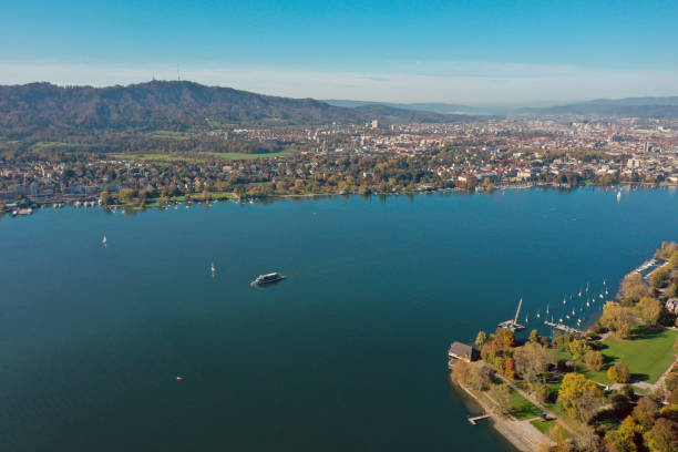 istock Lake Zurich with Uetliberg 1471441560