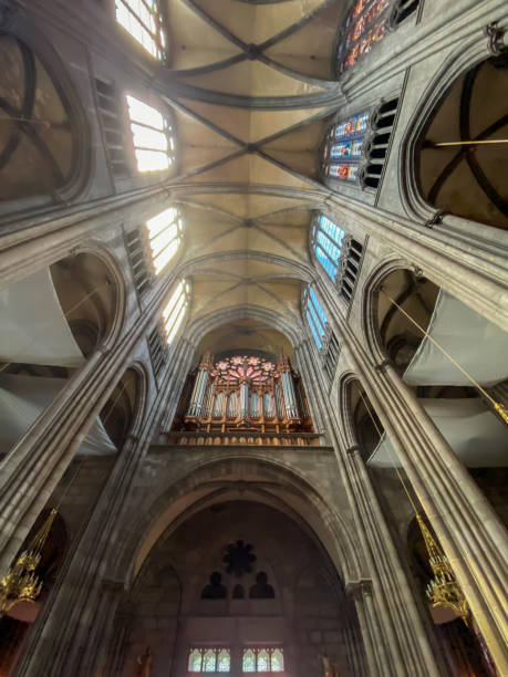 istock Inside Notre-Dame-de-l'Assomption cathedral at Clermont Ferrand 1471446342