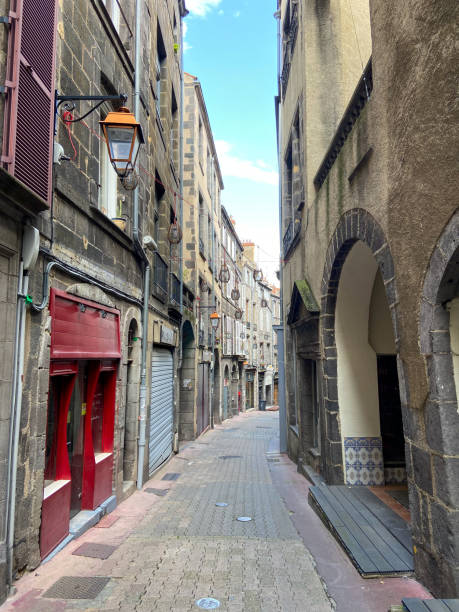 istock Narrow street at Clermont Ferrand 1471446349